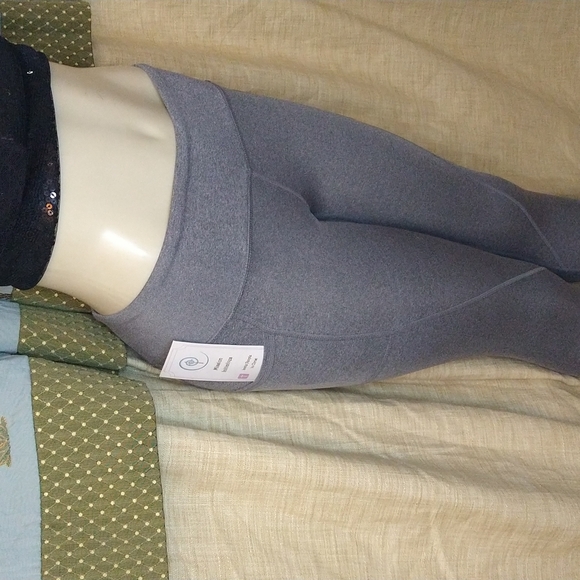 Reebok athletic pants with pockets - Picture 3 of 8